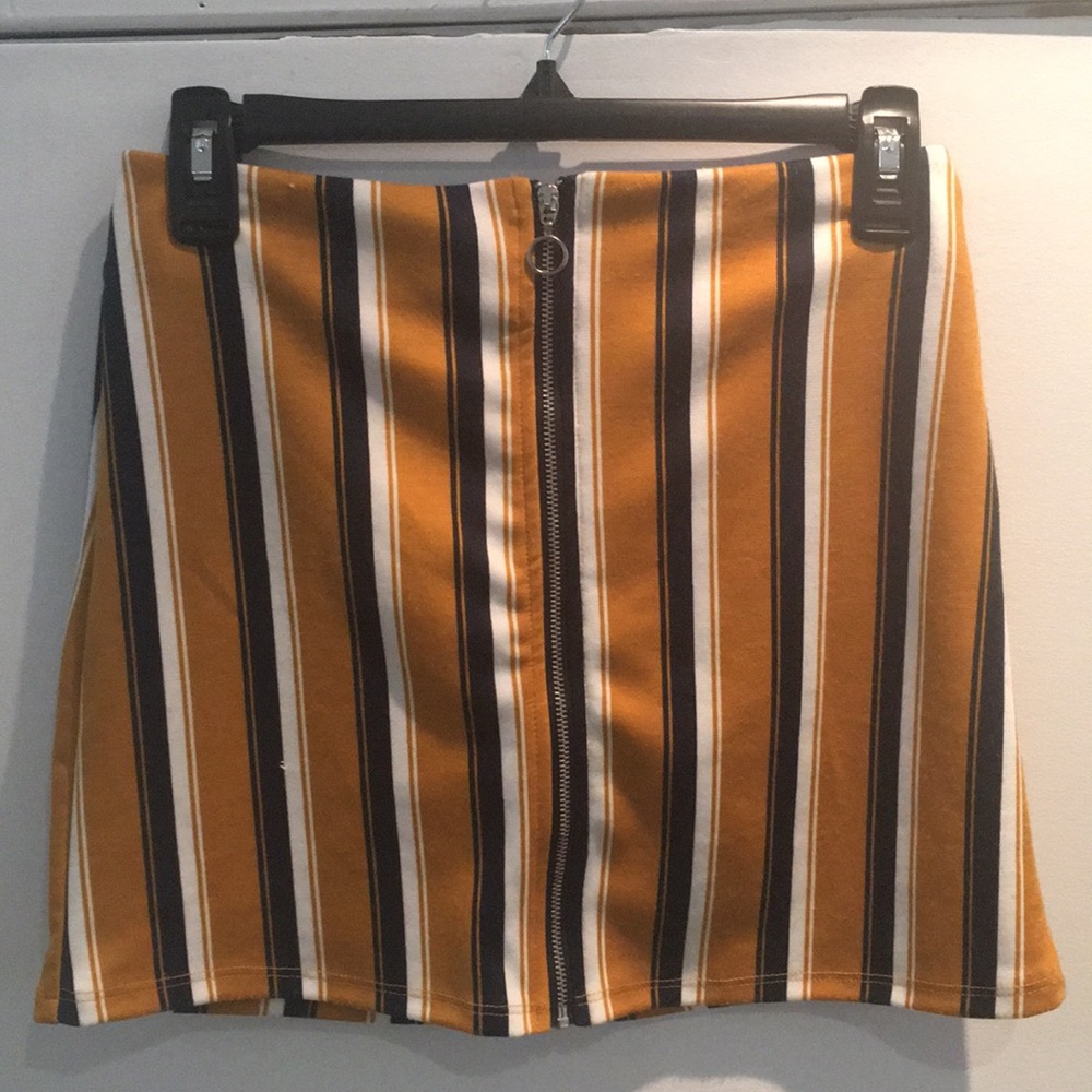 ZUMIEZ Zip Up Skirt (runs big)